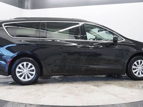 Certified 2018 Chrysler Pacifica Touring Plus image 8
