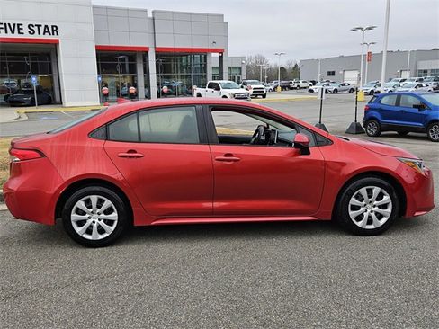 Used 2020 Toyota Corolla LE image 12