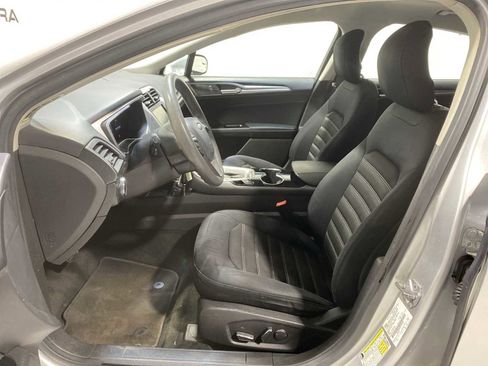 Used 2014 Ford Fusion SE FWD image 2