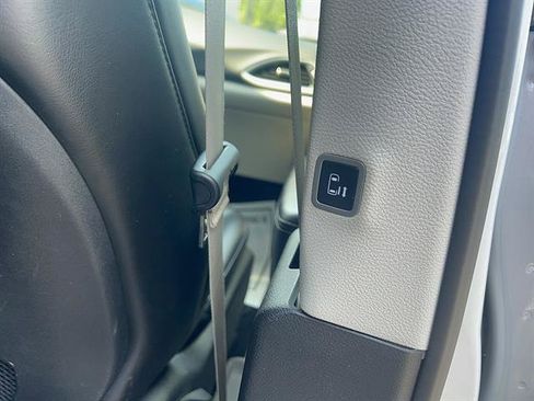 Used 2024 Chrysler Pacifica Touring-L FWD image 17