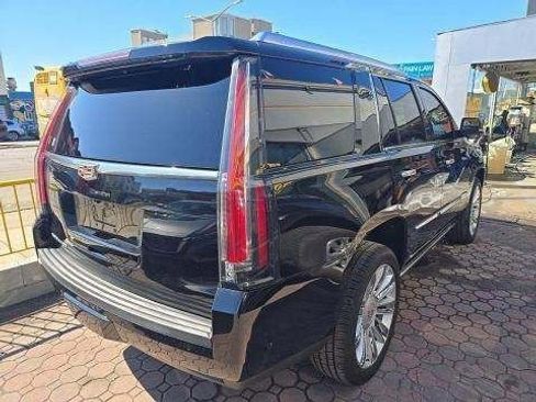 Used 2018 Cadillac Escalade Platinum image 3