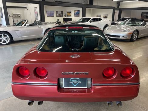 Used 1988 Chevrolet Corvette Coupe RWD image 7