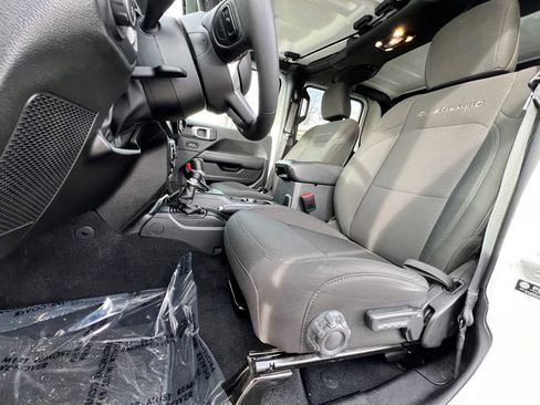 Used 2023 Jeep Gladiator Overland image 13