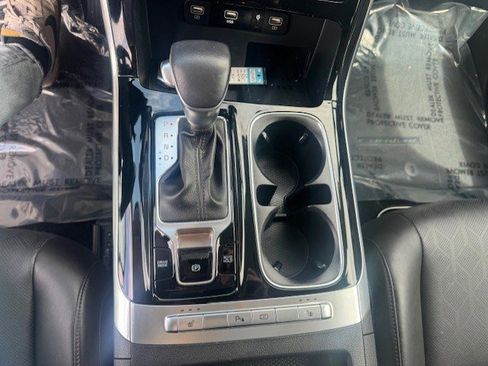 Used 2024 Kia Carnival EX FWD image 22