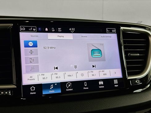 Used 2024 Chrysler Pacifica Touring-L FWD image 21