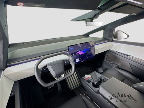 Used 2024 Tesla Cybertruck AWD Crew Cab image 29