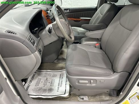 Used 2009 Toyota Sienna XLE image 22