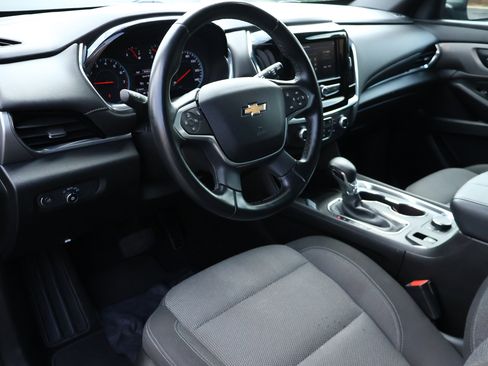Used 2023 Chevrolet Traverse LT FWD image 3