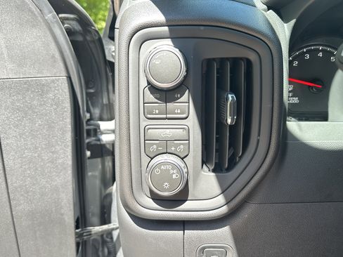 Used 2026 Chevrolet Silverado 1500 Custom Trail Boss w/ LPO, Dark Essentials Package AWD/4WD image 25