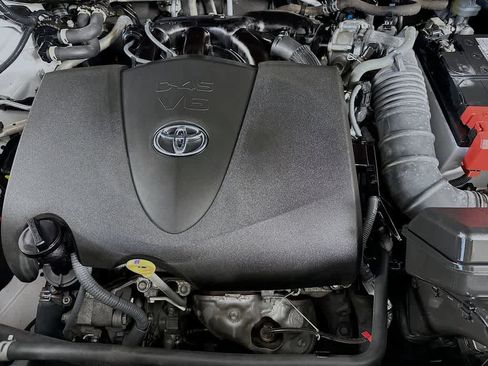 Used 2022 Toyota Highlander Limited AWD/4WD image 9
