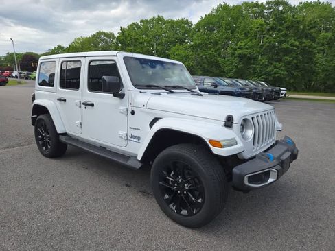 Used 2023 Jeep Wrangler Unlimited Sahara w/ Cold Weather Group AWD/4WD image 2