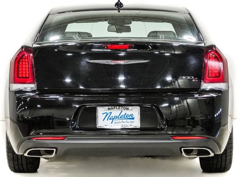Used 2021 Chrysler 300 S RWD image 7