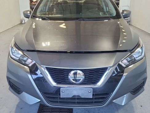 Used 2022 Nissan Versa SV FWD image 2