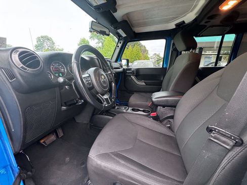 Used 2015 Jeep Wrangler Unlimited Sport w/ Quick Order Package 24S AWD/4WD image 15