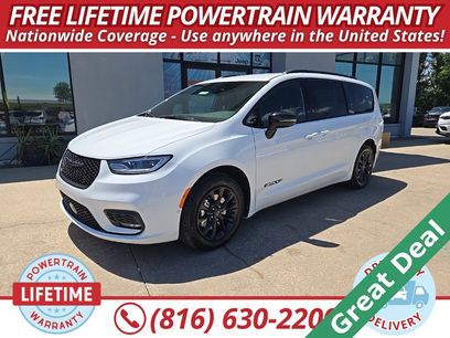 Used 2025 Chrysler Pacifica Select w/ Fav Edition Package