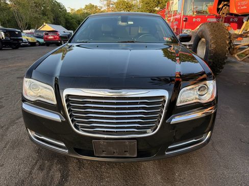 Used 2014 Chrysler 300 image 3