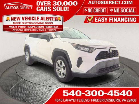 Used 2020 Toyota RAV4 LE image 1