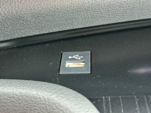 Used 2025 Toyota Sienna XLE Woodland Edition image 33