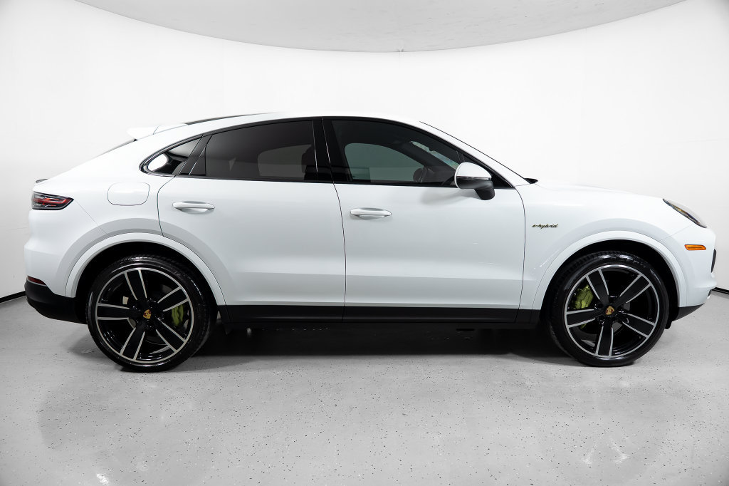 Used 2023 Porsche Cayenne Coupe AWD/4WD image 3