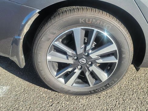 Certified 2025 Nissan Versa SV w/ Trunk Package image 7