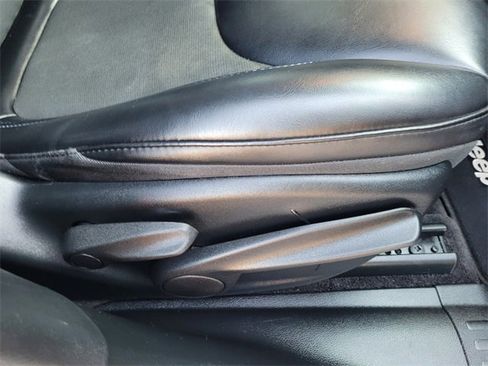 Certified 2019 Jeep Cherokee Latitude Plus w/ Comfort/Convenience Group image 16