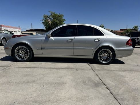 Used 2005 Mercedes-Benz E 500 Sedan image 3