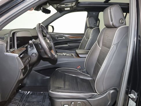 Used 2023 Cadillac Escalade Premium Luxury image 12