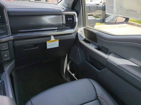 New 2026 Ford F250 Lariat w/ Black Appearance Package image 17