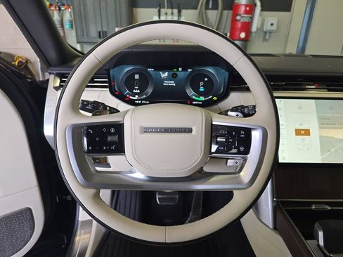 Used 2025 Land Rover Range Rover Autobiography AWD/4WD image 19