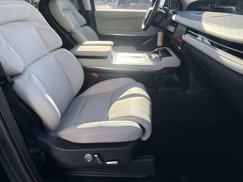 New 2026 Lincoln Navigator L Reserve AWD/4WD image 9