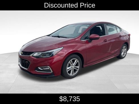 Used 2017 Chevrolet Cruze LT w/ Convenience Package FWD image 3