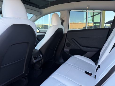 Used 2024 Tesla Model Y 2WD image 36