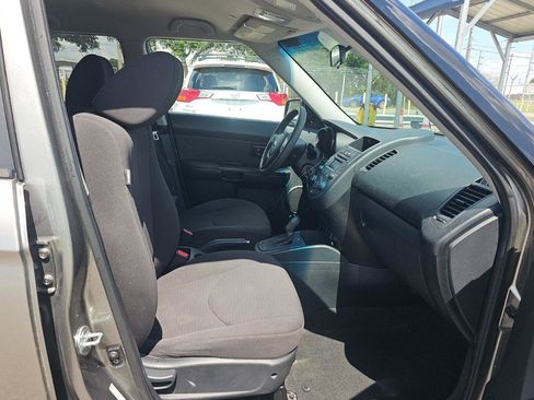 Used 2013 Kia Soul FWD image 9