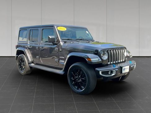 Used 2022 Jeep Wrangler Unlimited Sahara w/ Dual Top Group AWD/4WD image 7