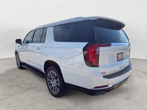 Used 2025 GMC Yukon XL Denali AWD/4WD image 7