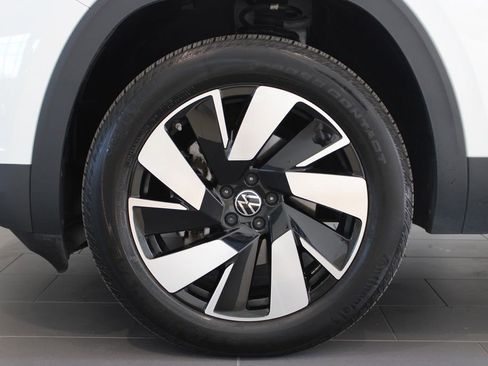 Used 2025 Volkswagen Atlas Cross Sport SE image 26