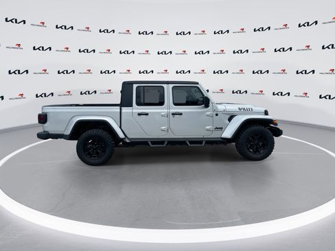 Used 2022 Jeep Gladiator Sport AWD/4WD image 9