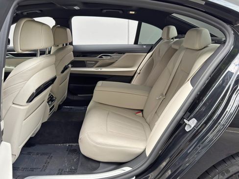 Used 2021 BMW 740i w/ M Sport Package RWD image 47