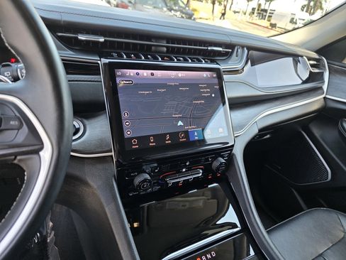 Certified 2022 Jeep Grand Cherokee Limited image 14