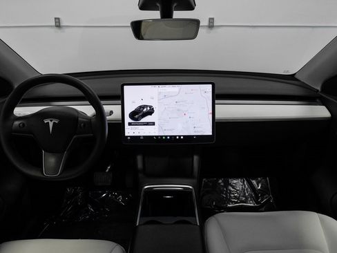 Used 2021 Tesla Model Y Long Range image 21