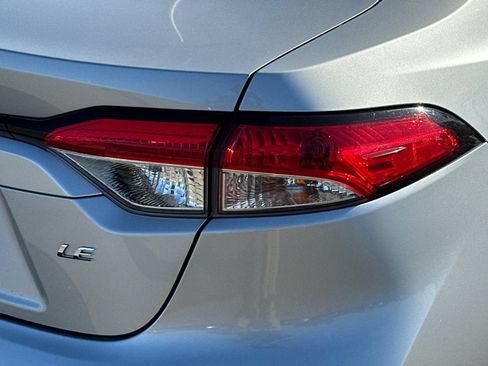 Used 2020 Toyota Corolla LE w/ LE Convenience Package FWD image 24