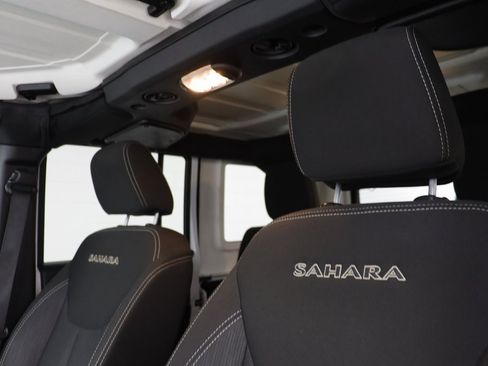 Used 2017 Jeep Wrangler Unlimited Sahara w/ Connectivity Group image 13