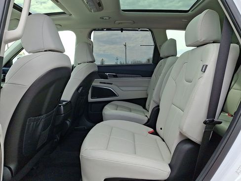 Certified 2025 Kia Telluride SX w/ SX Captain's Chair Package FWD image 10