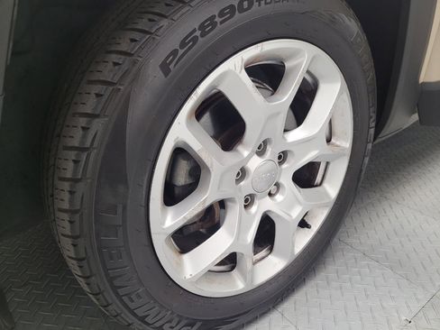 Used 2015 Jeep Renegade Latitude image 31
