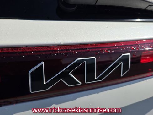 Used 2024 Kia Seltos EX FWD image 8