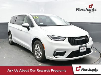 Used 2023 Chrysler Pacifica Touring-L