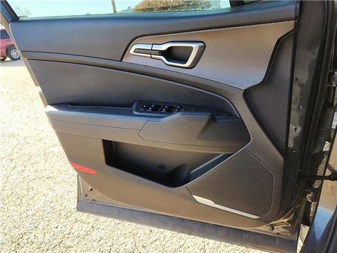 Used 2025 Kia Sportage LX image 12