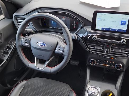 Certified 2025 Ford Escape ST-Line Select AWD/4WD image 6