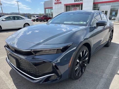 Used 2025 Toyota Crown Platinum image 1