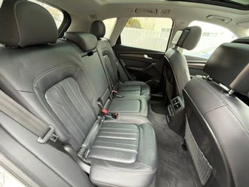Used 2022 Audi Q5 2.0T Premium w/ Convenience Package AWD/4WD image 28